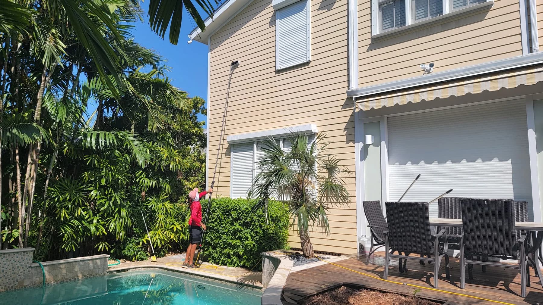 House pressure washing work by Leoserve in the Florida Keys (1)