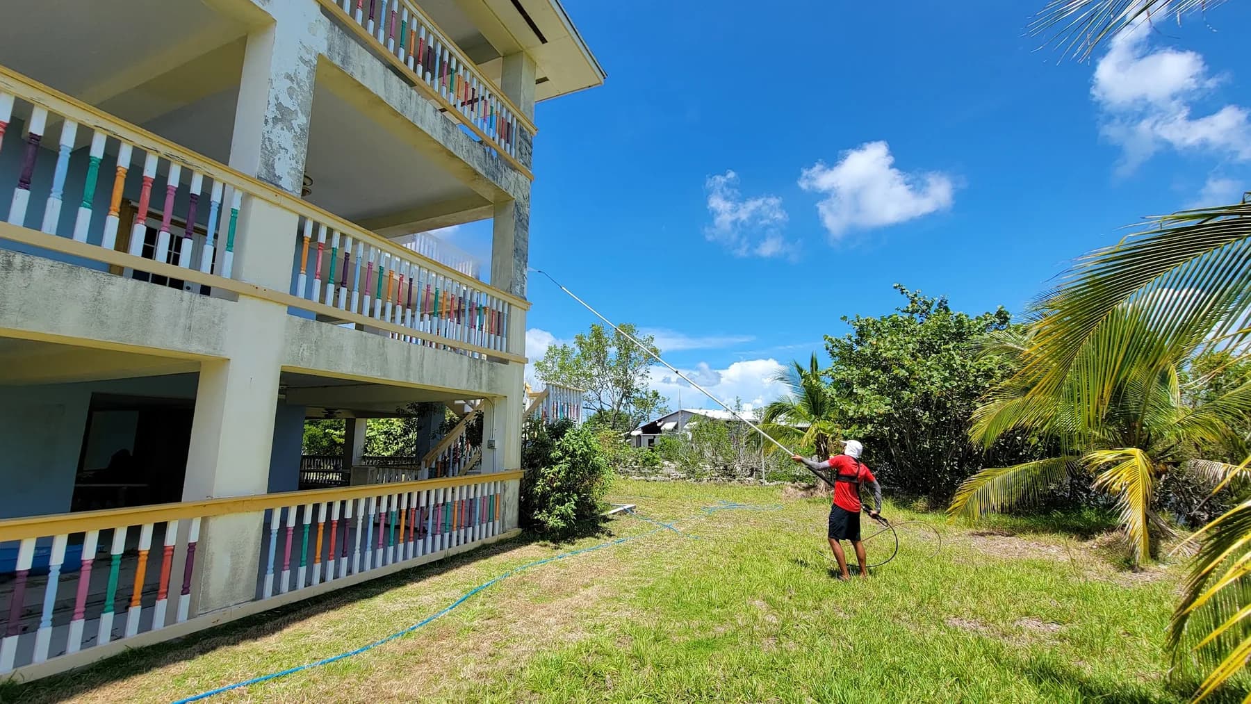 House pressure washing work by Leoserve in the Florida Keys (6)