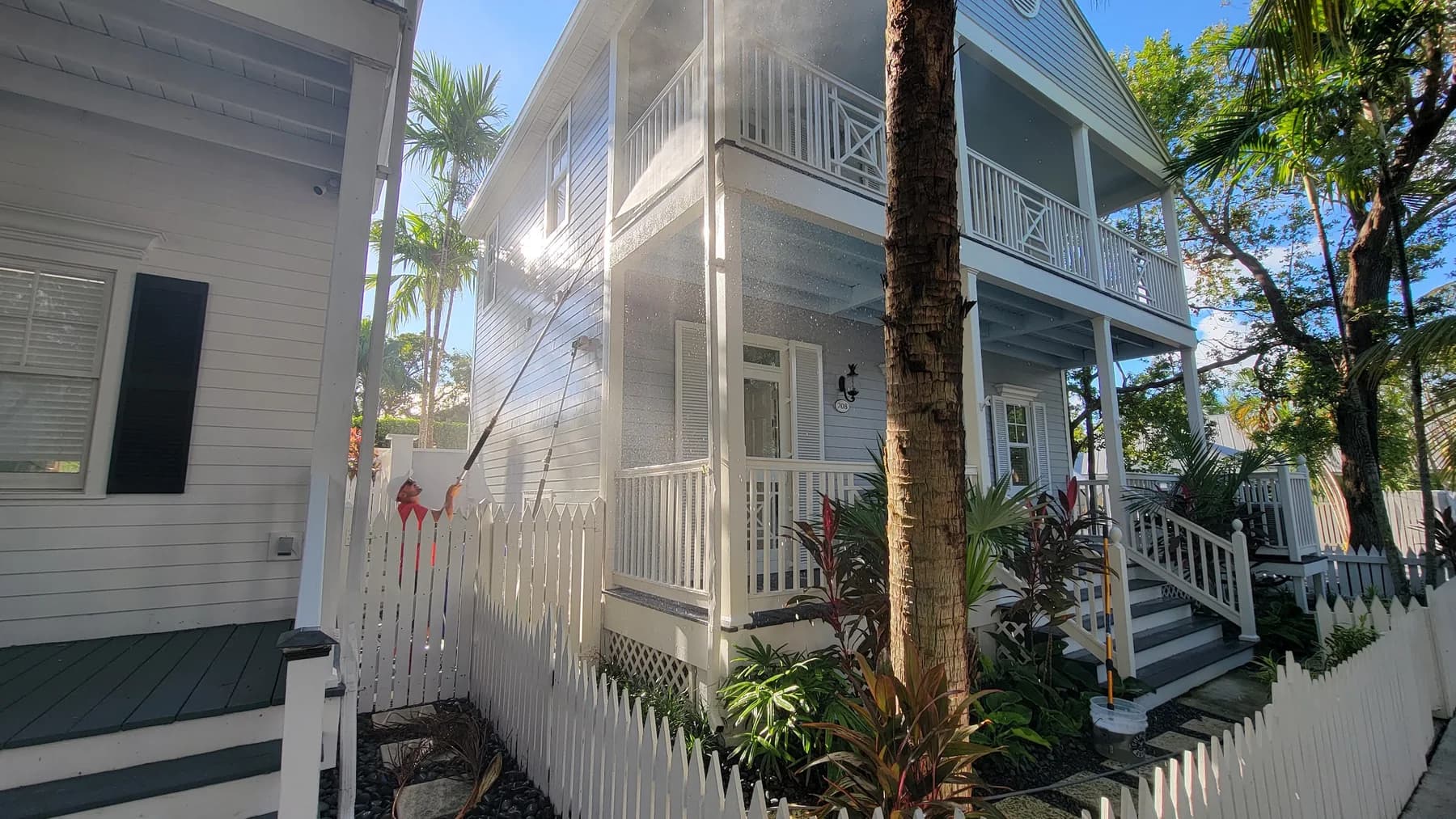 House pressure washing work by Leoserve in the Florida Keys (7)
