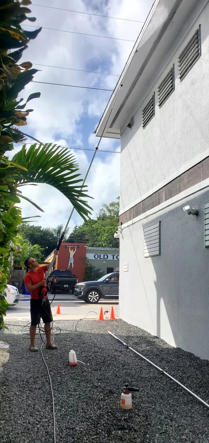House pressure washing work by Leoserve in the Florida Keys (12)
