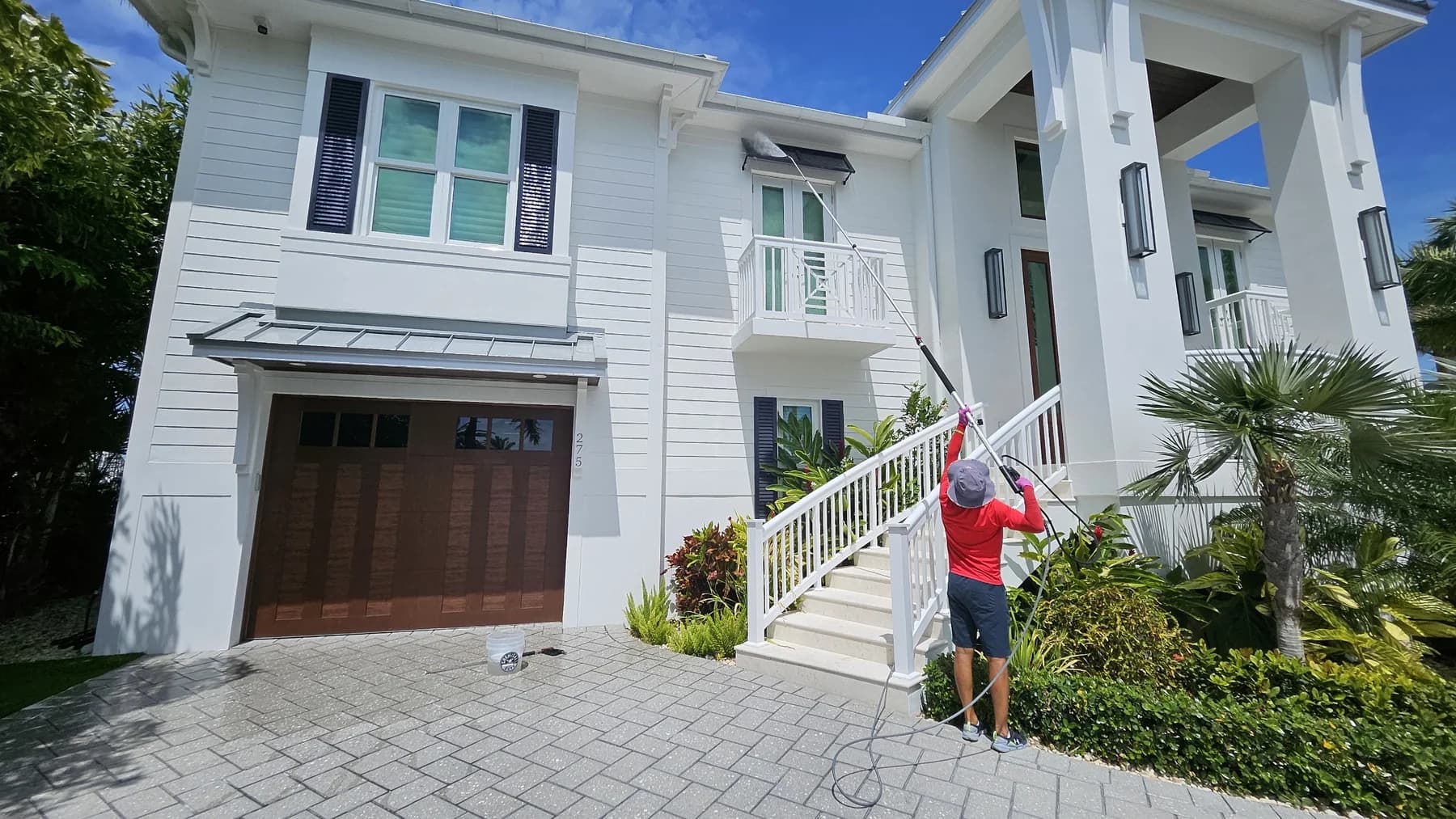 House pressure washing work by Leoserve in the Florida Keys (13)