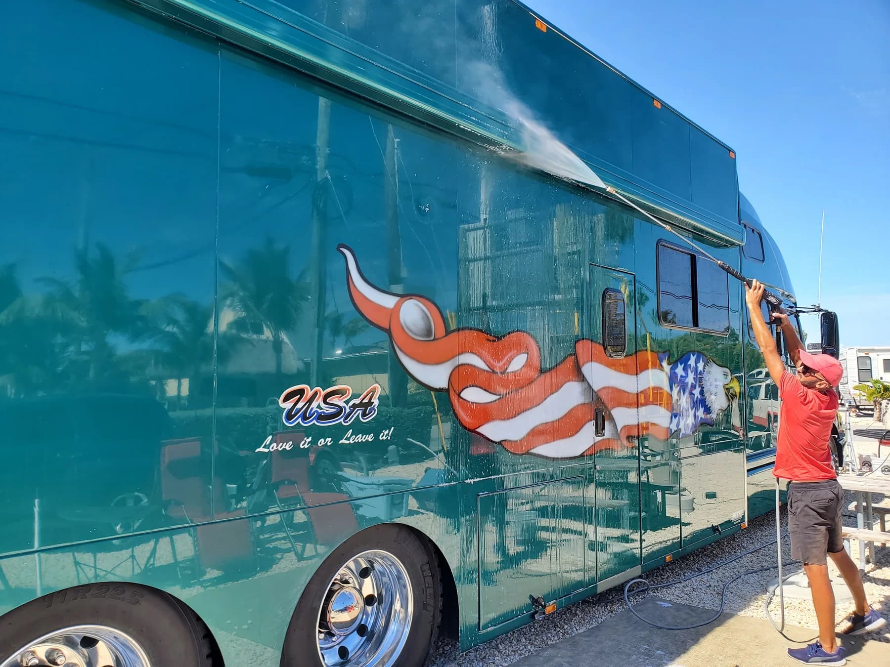 Mobile RV wash and detailing work by Leoserve in the Florida Keys (1)