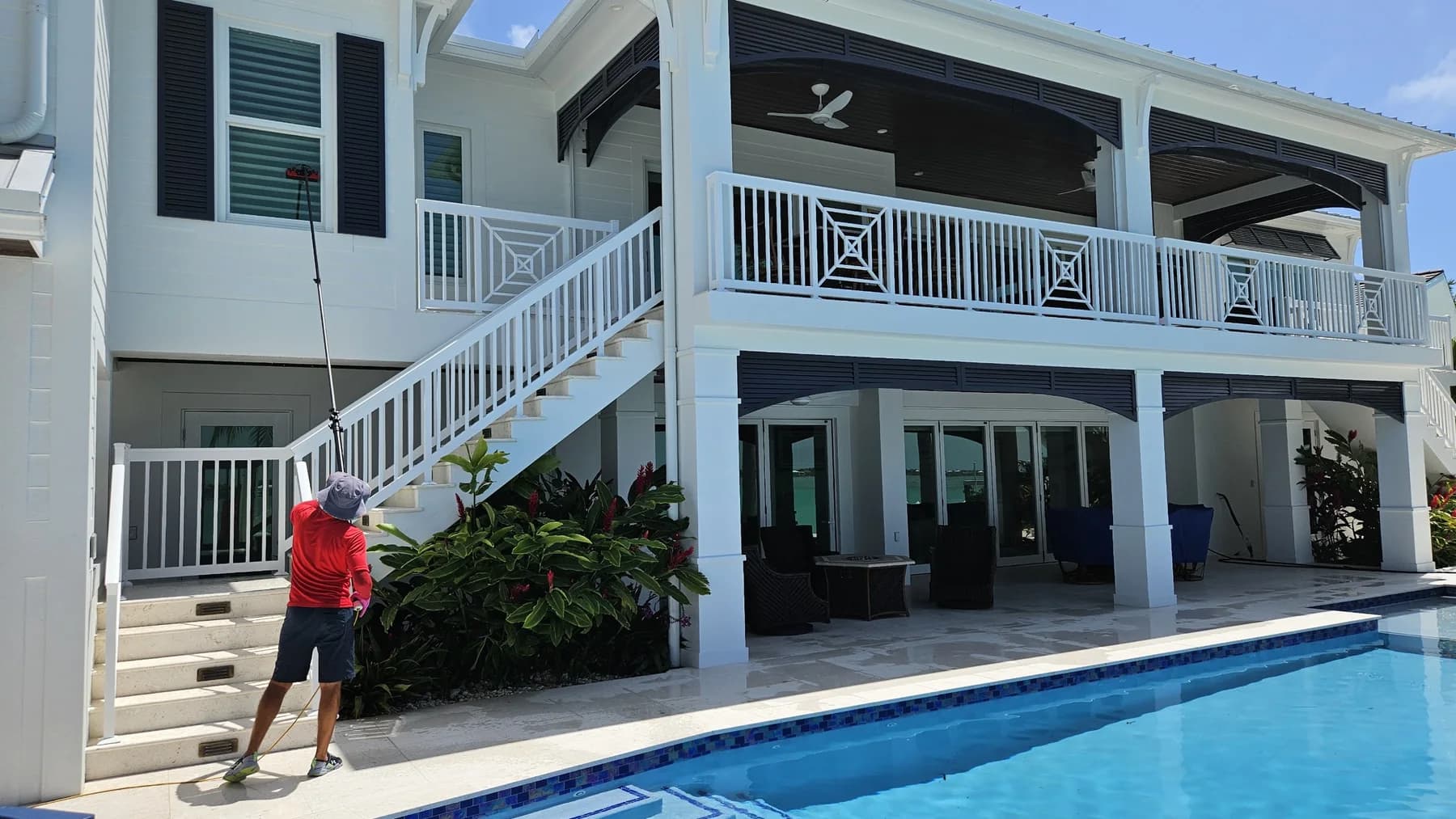 Window cleaning work by Leoserve in the Florida Keys (2)