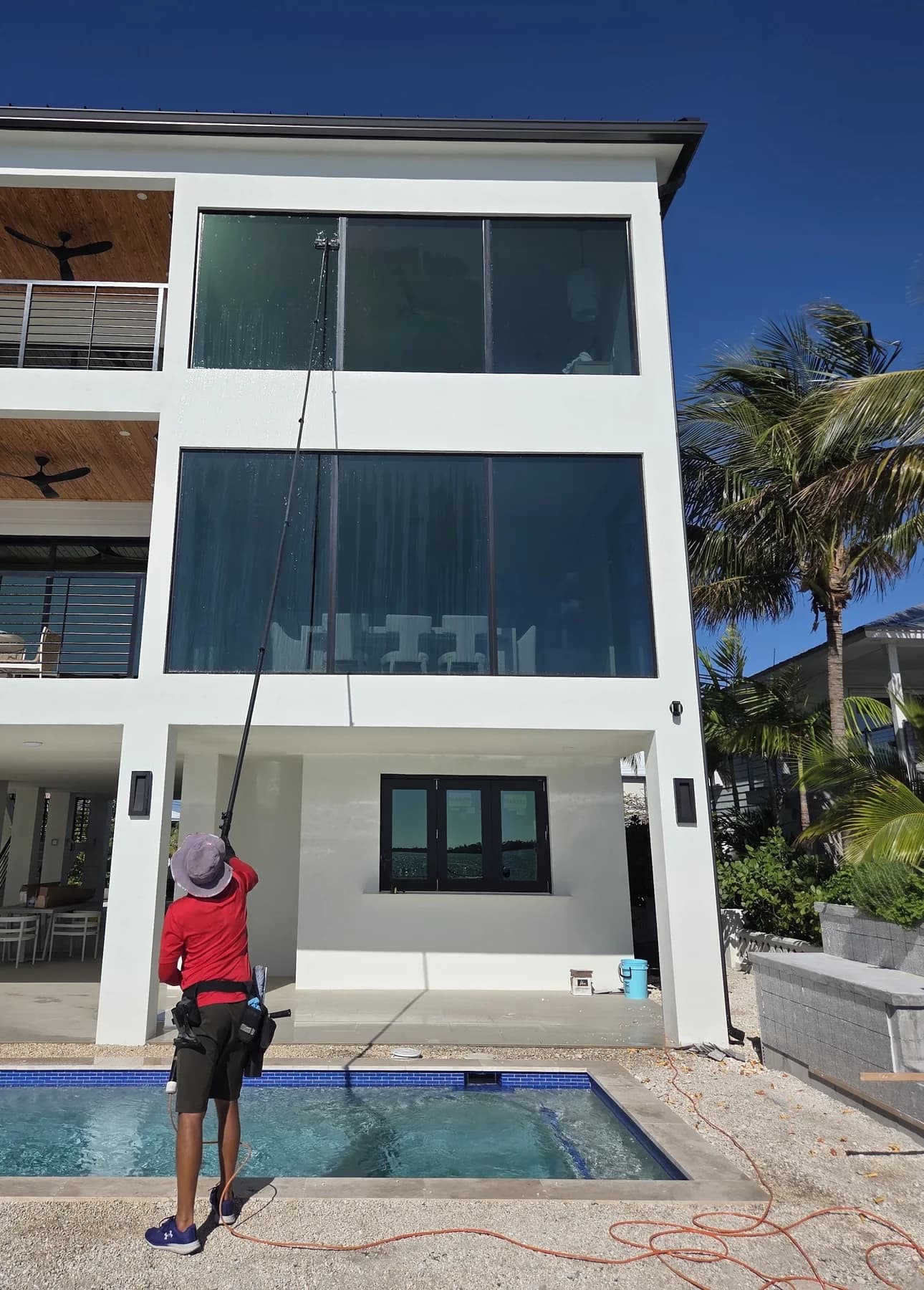 Window cleaning work by Leoserve in the Florida Keys (3)