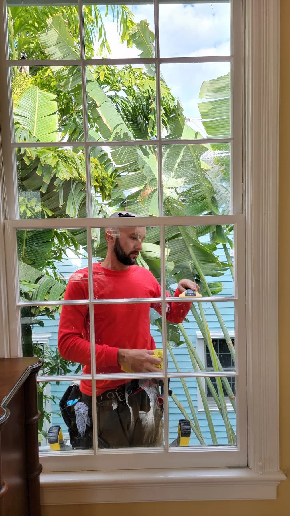 Window cleaning work by Leoserve in the Florida Keys (9)