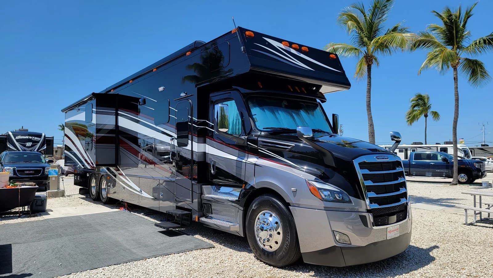 Luxury motorhome washed and waxed by Leoserve under Florida Keys palms